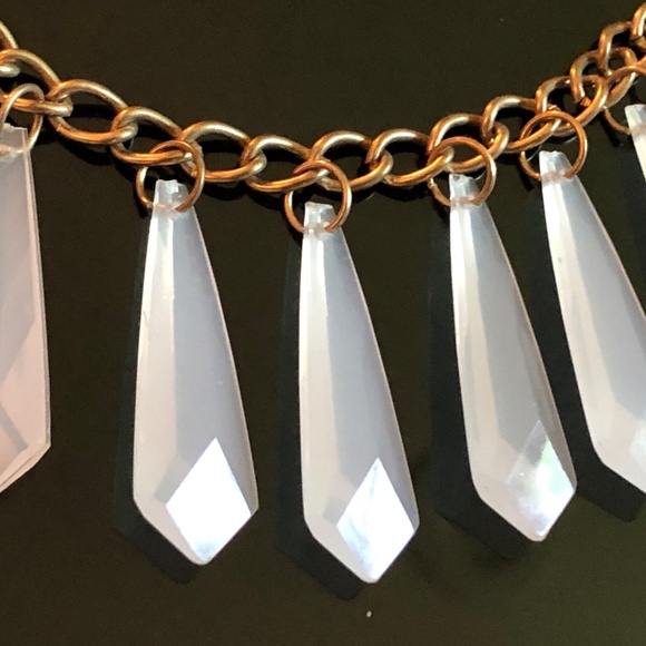 3/$40 VTG Y2K Gold Chain/Faceted Semi-Opaque Milky Acrylic Dangles Necklace - Picture 13 of 13